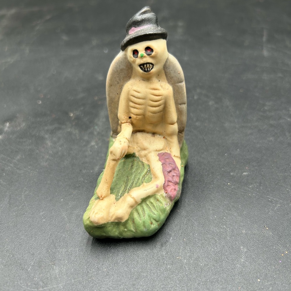 Skeleton Figurine Halloween decor